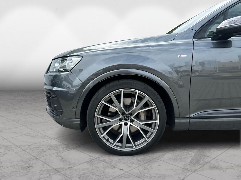 Audi Q7 3.0 TDI Quattro S-Line 7míst - fotka 9 z 27