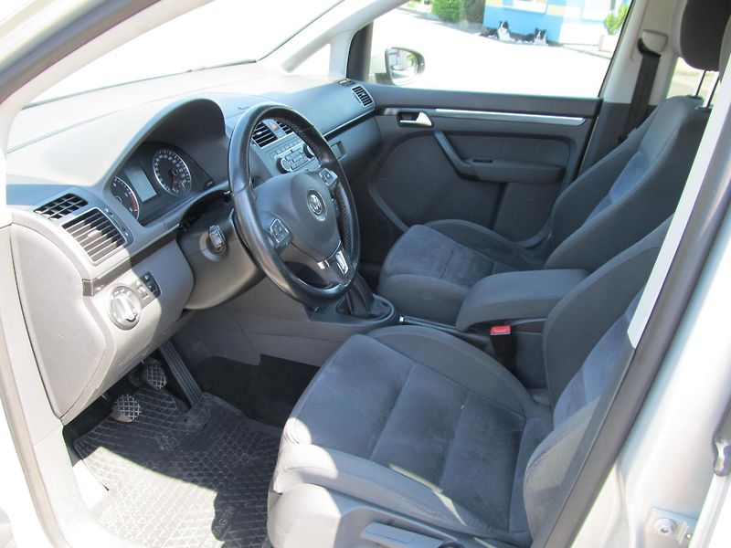 Volkswagen Touran (2011) 2.0TDI 7 míst  - fotka 24 z 60