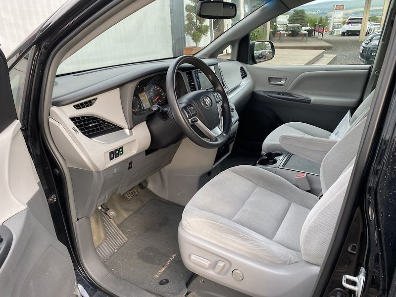 Toyota Sienna 3.5i V6, automat, 4x4, STK - fotka 10 z 28
