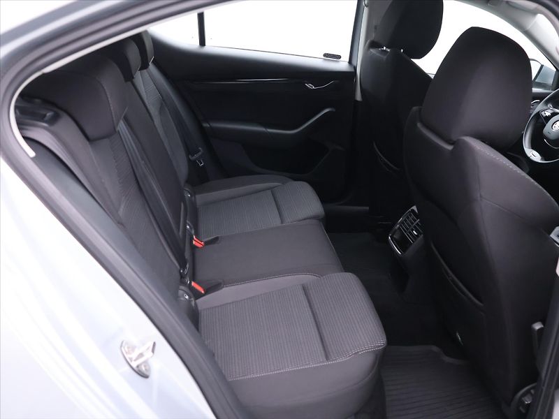 Škoda Octavia 2,0 TDI 85kW Ambition CZ DPH - fotka 12 z 31