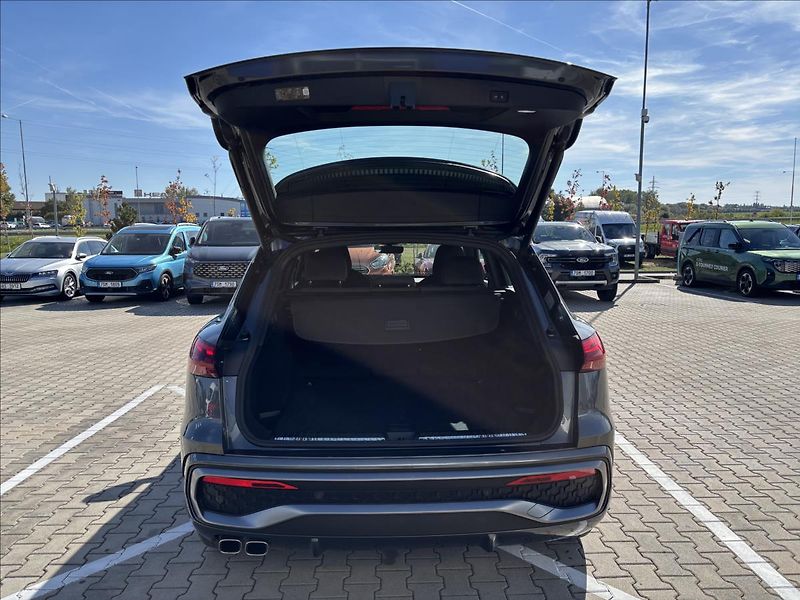 Audi Q5 2,0 TDI 150kW S-Line quattro - fotka 13 z 52