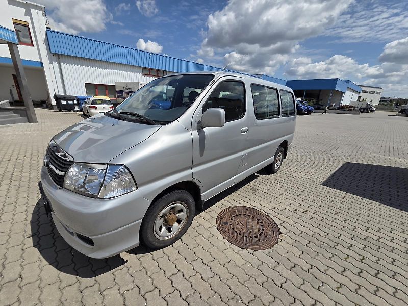 Toyota Hi-Ace (2009) - fotka 2 z 15