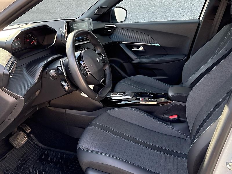 Peugeot 2008 (2023) AllurePack 1.2 PureTech EAT8 - fotka 6 z 37