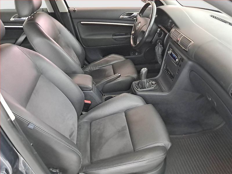 Škoda Superb (2006) Elegance 1.8T, Xenony - fotka 9 z 17