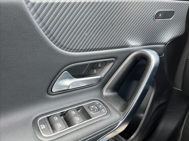 Mercedes-Benz Třídy A 180 Progressive Line - fotka 12 z 21