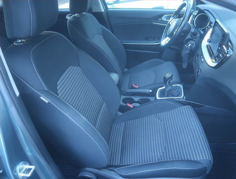 Kia Ceed (2022) Silver 1.5 T-GDI, Serv.kniha - fotka 9 z 16