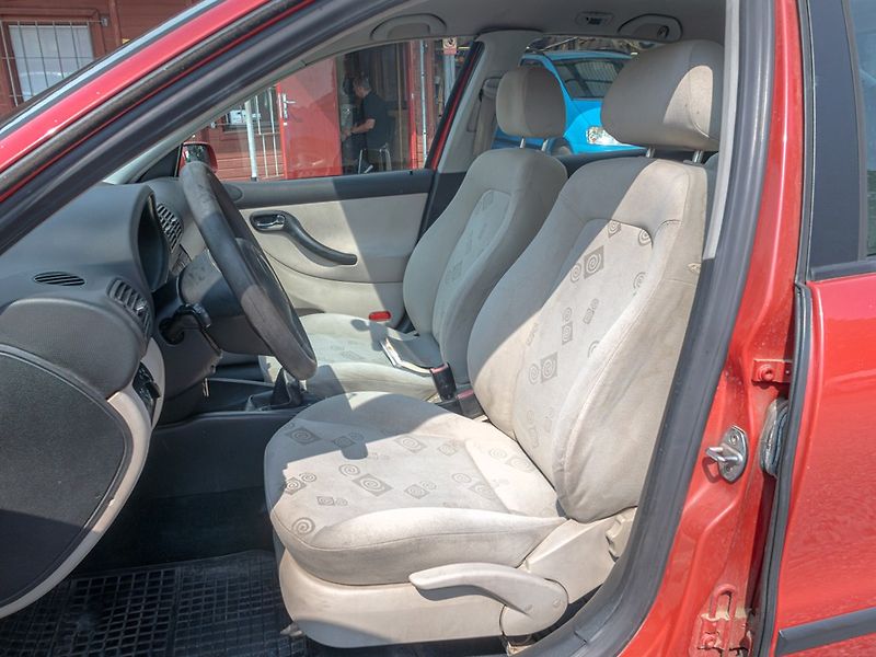 Seat Leon (2002) 1.9TDI 66KW DIGI – 2x KOLA - fotka 13 z 39