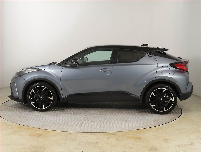 Toyota C-HR (2023) GR Sport 1.8 Hybrid - fotka 3 z 26