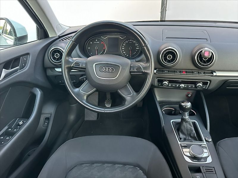 Audi A3 1,6 81kW  Sportback - fotka 17 z 45