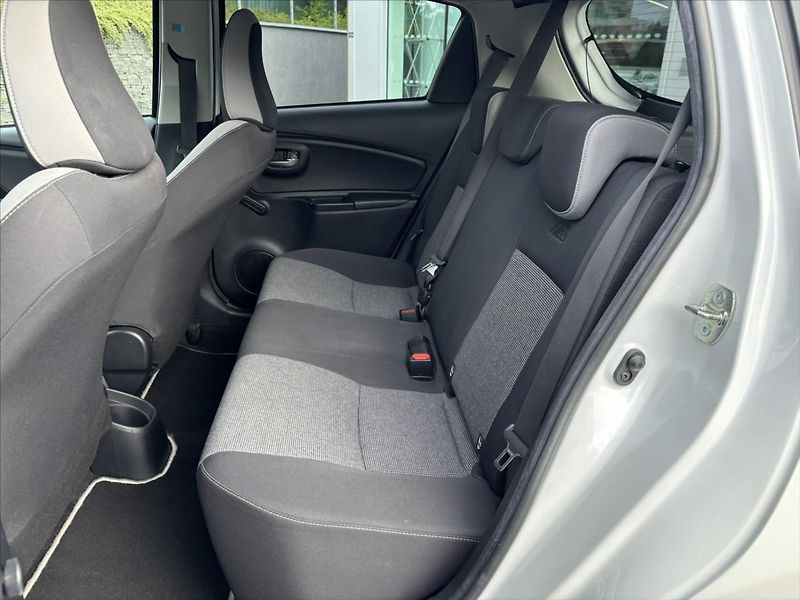 Toyota Yaris 1,5 VVT-i Active KAMERA - fotka 12 z 34