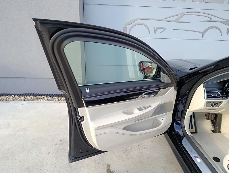 BMW Řada 7 750Li xDRIVE ČR 1.MAJ DPH - fotka 43 z 47