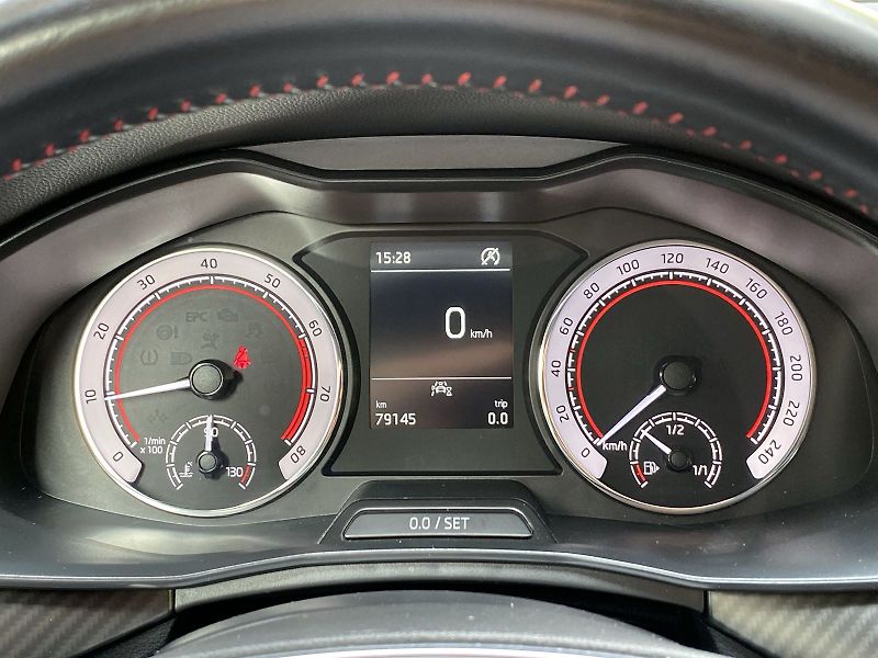 Škoda Kamiq (2021) 1.5 TSI Monte Carlo - fotka 7 z 38