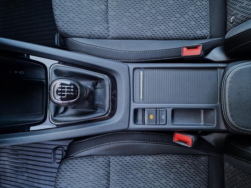 Škoda Octavia 2.0 TDI Style,původ ČR,1.Maj - fotka 37 z 50