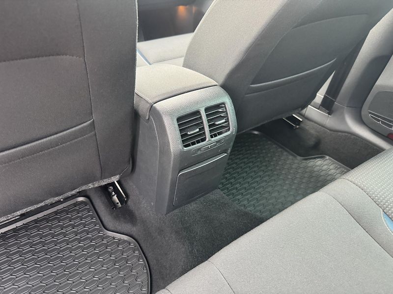 Volkswagen Golf 1.2TSi,rezervace - fotka 26 z 41