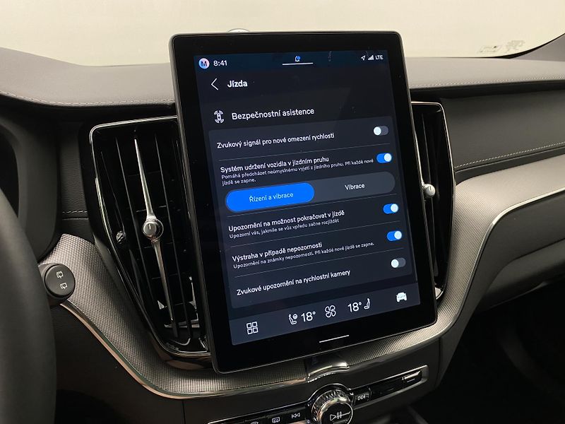 Volvo XC60 T8 AWD RECHARGE BLACK EDITION - fotka 50 z 61