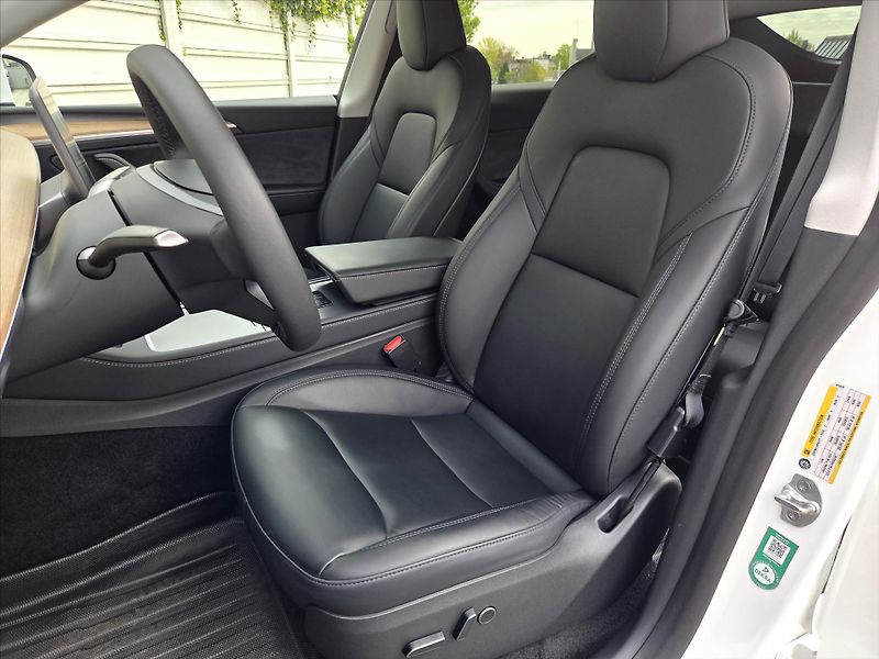 Tesla Model Y 0,0 378kW 4x4 LR Tažné z. SOH - fotka 9 z 20