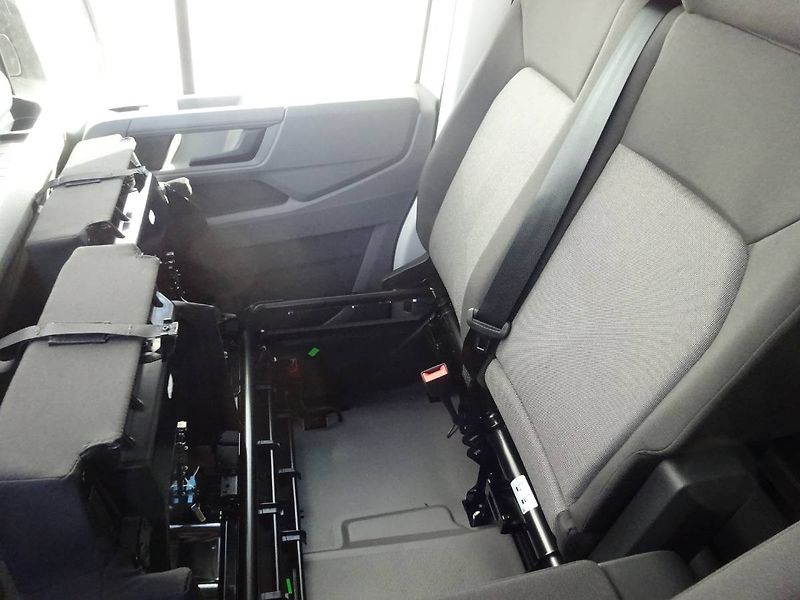 Volkswagen Crafter (2025) skříň 35 103kW 6G FWD DR - fotka 16 z 29