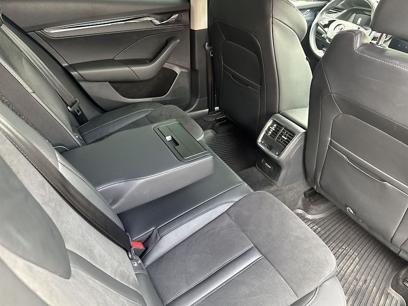 Škoda Octavia (2022) Combi 1.5 TSI M-HEV DSG Style - fotka 10 z 36