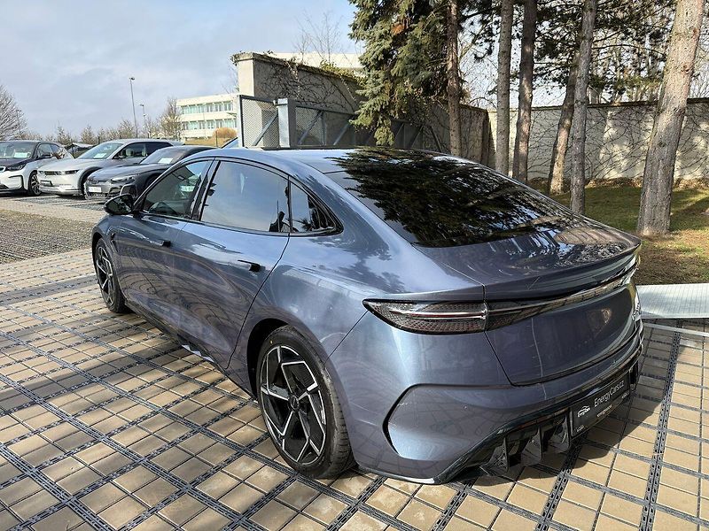 BYD Seal Excellence 82,5 kWh AWD - fotka 4 z 37
