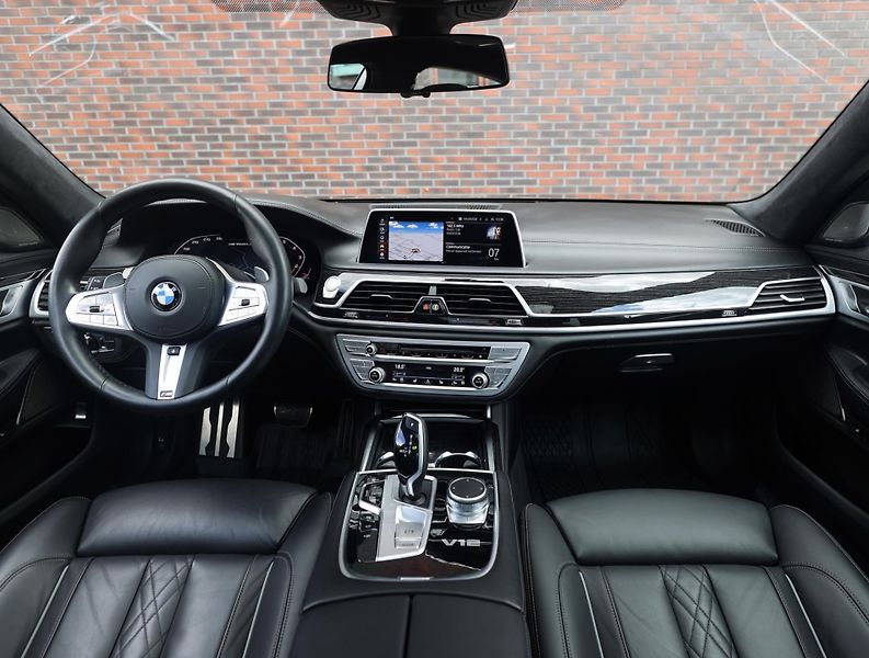 BMW Řada 7 (2019) M760Li xDrive - fotka 18 z 47