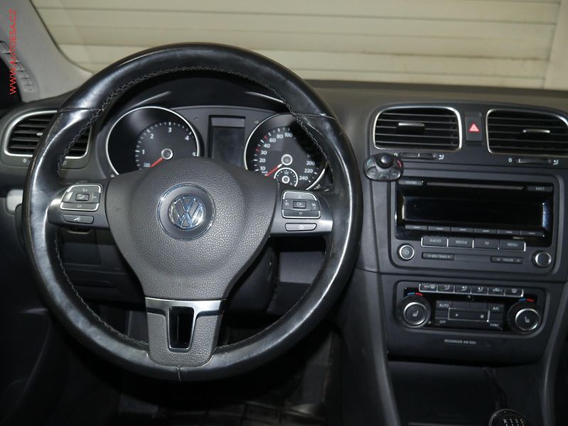 Volkswagen Golf (2012) 1.6.TDi 4x4, ČR, AC, park - fotka 13 z 21