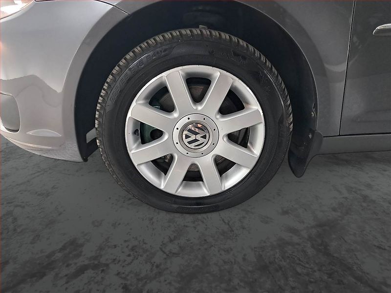 Volkswagen Touran (2012) 2.0 TDI, Automat, Tempomat - fotka 15 z 19