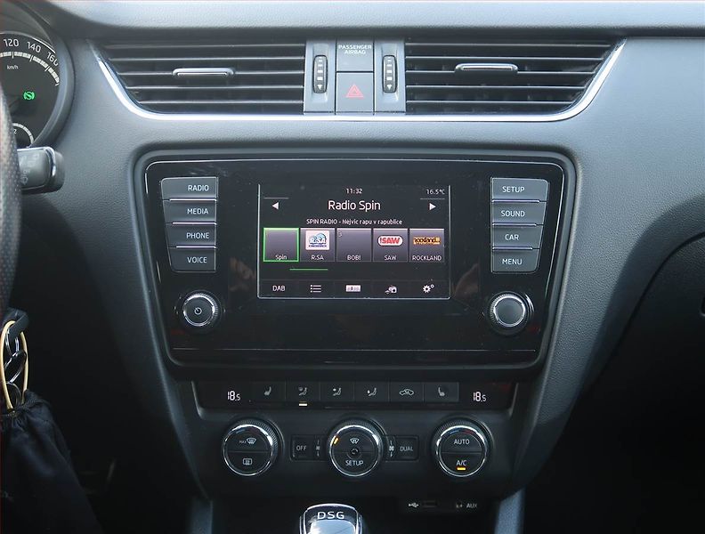 Škoda Octavia (2013) RS 2.0 TSI, Automat - fotka 12 z 23
