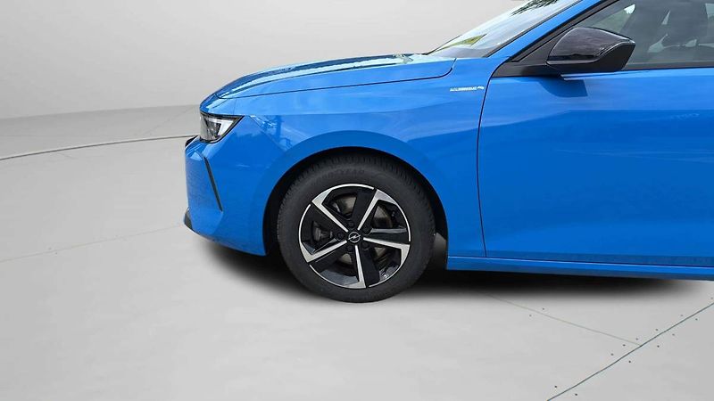 Opel Astra Edition ST 1.2 TURBO (96kW/130 - fotka 20 z 23
