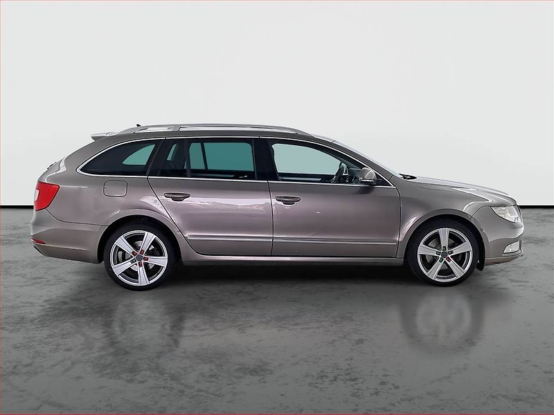 Škoda Superb (2010) Elegance 2.0 TDI, Navi, Xenony - fotka 6 z 23