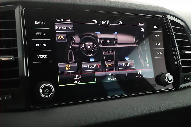 Škoda Karoq (2023) Sportline 1.5 TSI - fotka 13 z 21