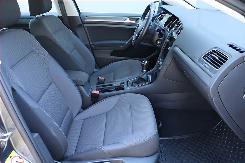 Volkswagen Golf (2017) 1.4 TSI, Serv.kniha, Tempomat - fotka 9 z 23