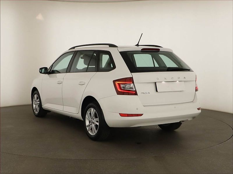 Škoda Fabia (2021) Style 1.0 TSI, ČR,1.maj - fotka 4 z 14