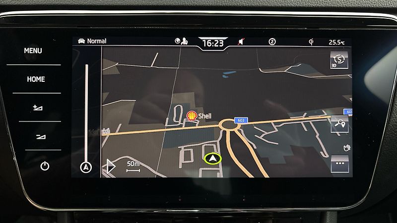 Škoda Superb 2.0 TDI DSG Sportline - fotka 32 z 34