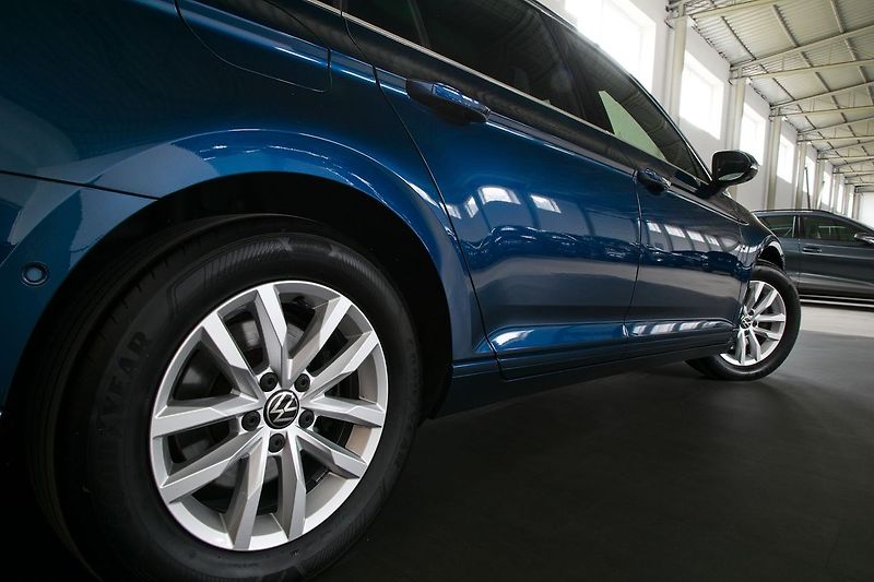 Volkswagen Passat 2.0TDI 110kW DSG IQ 360 Webast - fotka 9 z 35