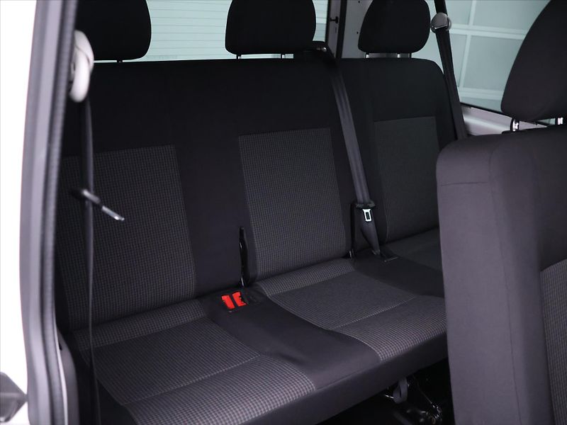 Volkswagen Transporter 2,0 TDI 110kW DSG 9-Míst CZ DP - fotka 14 z 31
