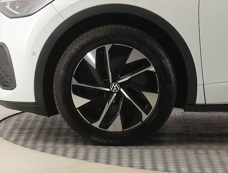 Volkswagen ID.5 (2023) Pro Perf. (82 kWh), SoH 95% - fotka 15 z 25
