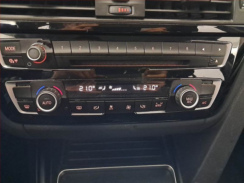 BMW Řada 3 (2016) 320 d, Automat, Tempomat - fotka 21 z 24
