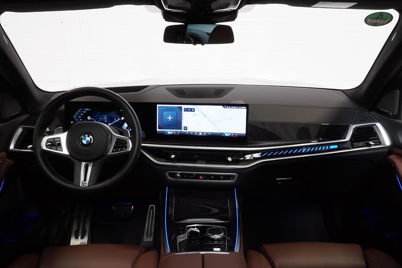 BMW X7 M60i,Xdrive,ČR,DPH,25000KM - fotka 29 z 46
