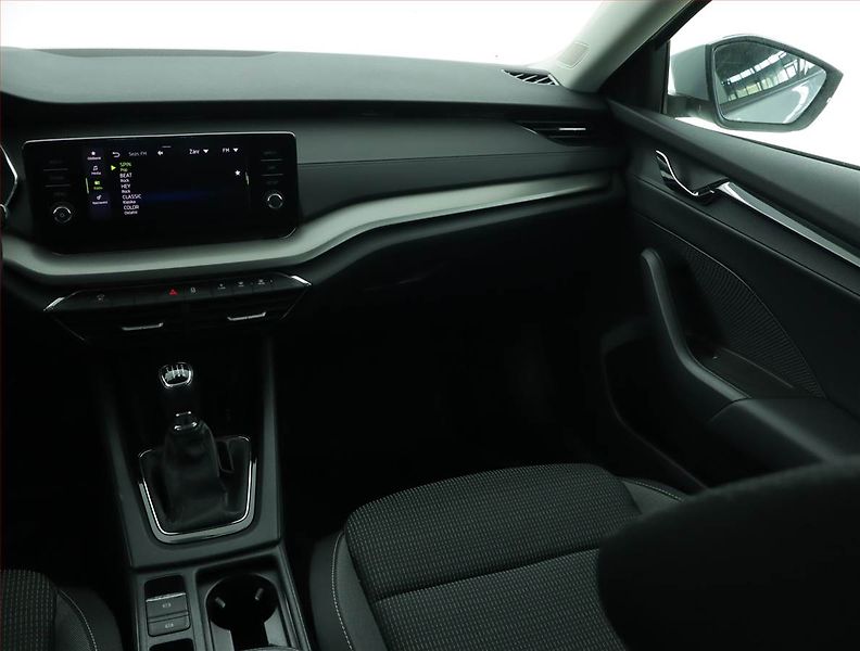 Škoda Octavia (2023) Ambition 2.0 TDI, ČR,1.maj - fotka 8 z 15