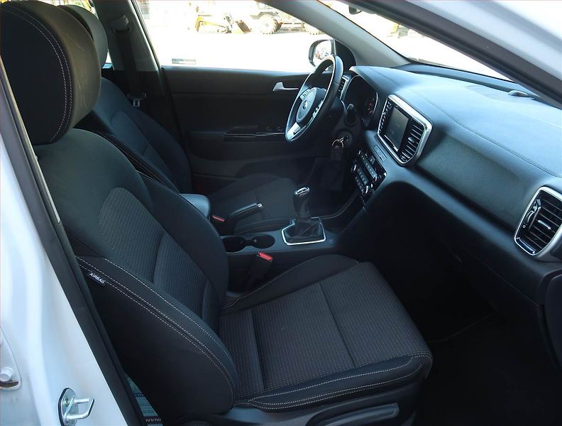 Kia Sportage (2019) 1.6 GDI, Serv.kniha, Navi - fotka 9 z 22
