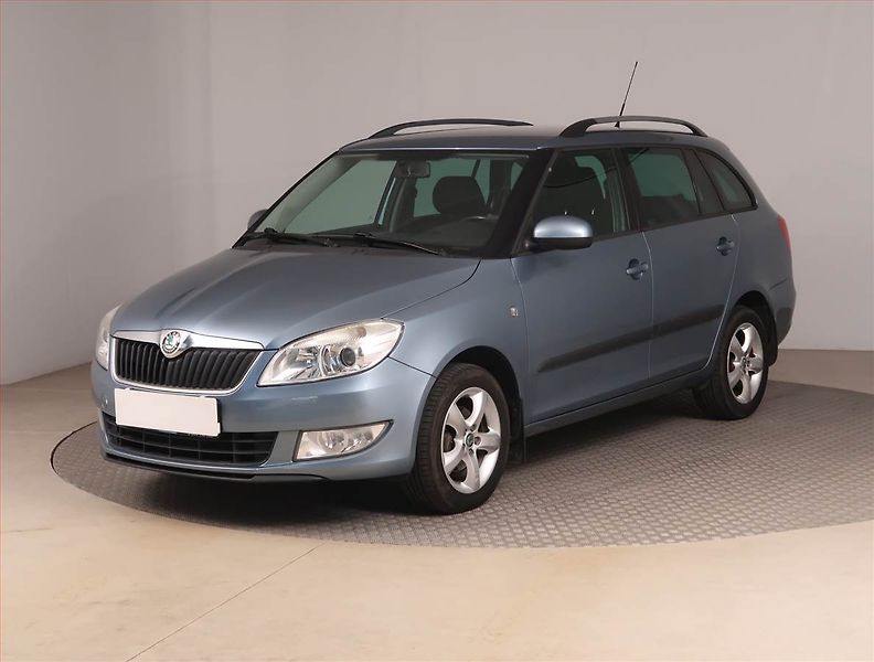 Škoda Fabia (2011) Elegance 1.2 TSI, Tempomat - fotka 2 z 14