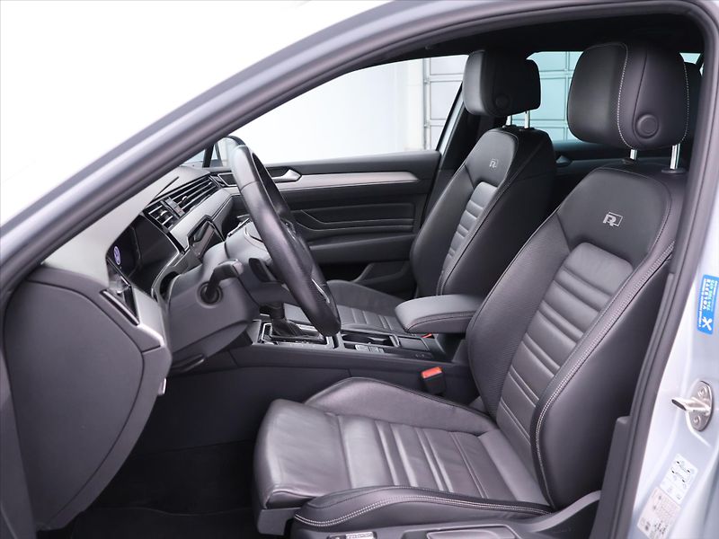 Volkswagen Passat 2.0 TDI DSG R-LINE Matrix - fotka 10 z 32