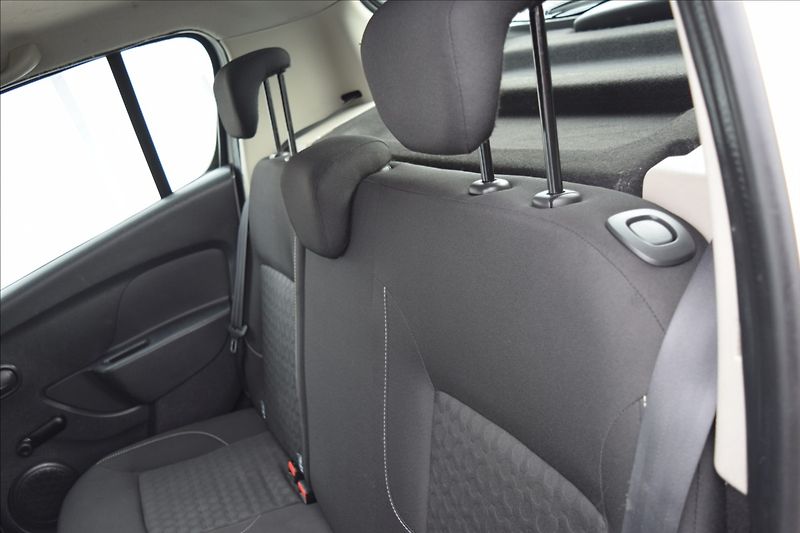 Dacia Sandero 1,2 i 55KW PO SERVISE - fotka 17 z 39
