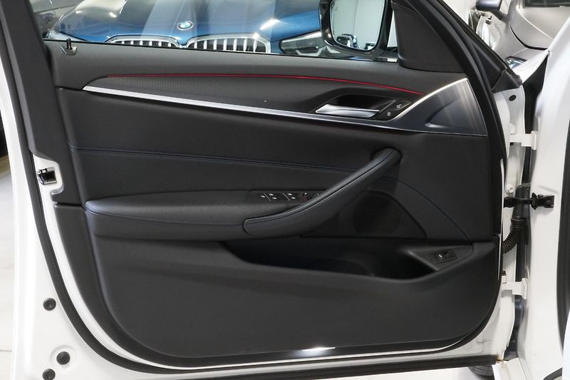 BMW Řada 5 520dxDrive,M-Packet,Tažné,ACC - fotka 19 z 37