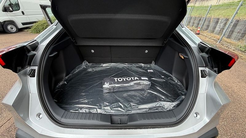 Toyota C-HR 1.8. Hybrid Comfort Business - - fotka 19 z 19
