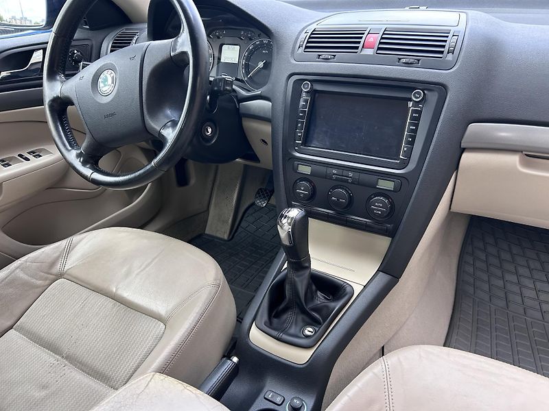 Škoda Octavia 2.0 TDI Elegance - fotka 13 z 34