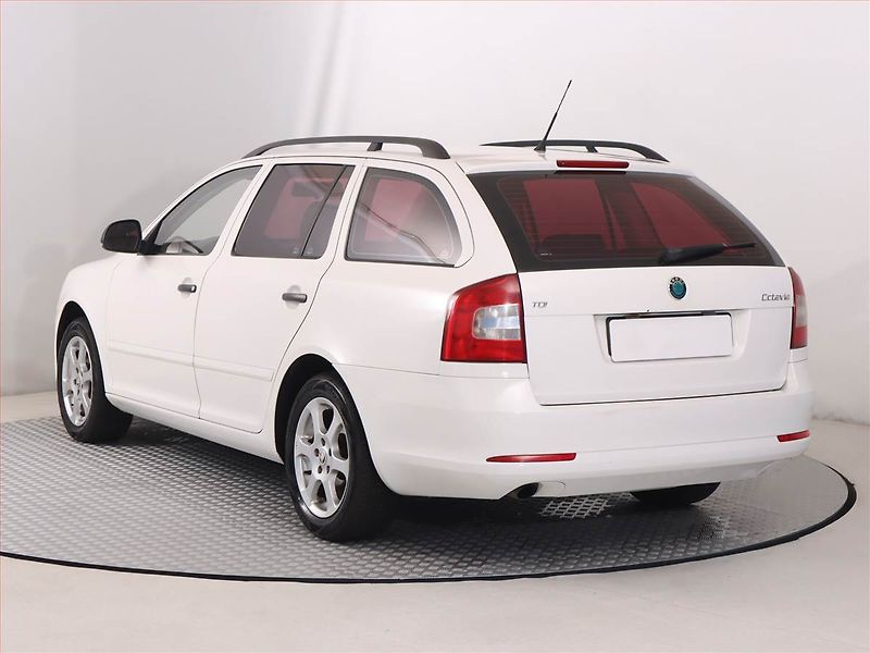 Škoda Octavia (2012) 1.6 TDI, Tempomat - fotka 4 z 16
