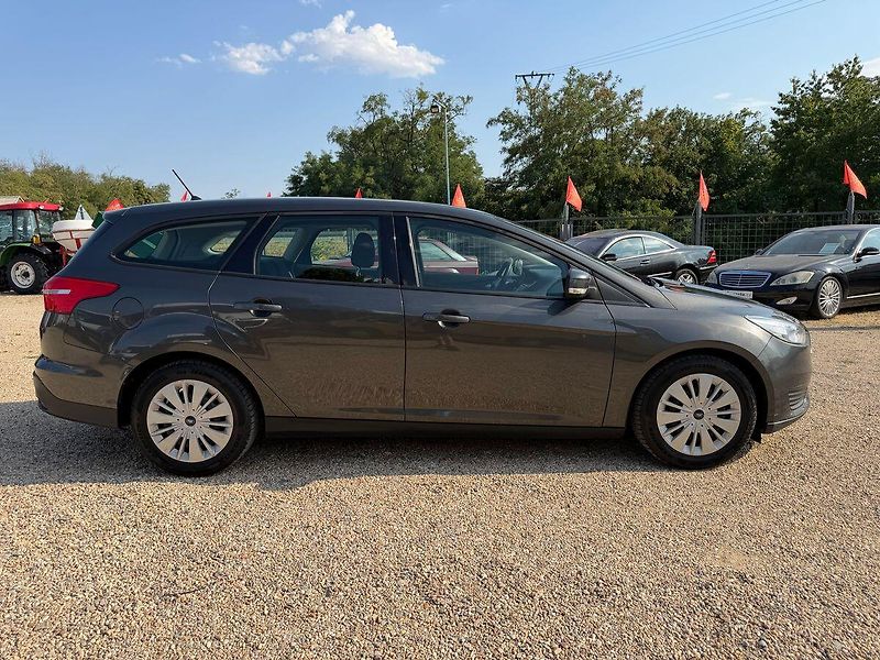 Ford Focus 1.0 EcoBoost *74kw* - fotka 9 z 27
