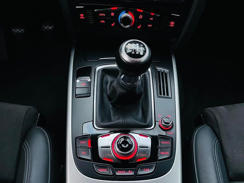 Audi A4 2.0TDI VÝHŘEV SENZORY SERVISKA - fotka 39 z 49