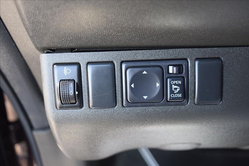Nissan Navara 3,0 dCi V6 170KW TAŽNÉ 4X4 ALU - fotka 36 z 55